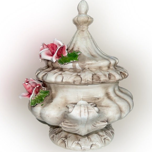 Genuine Capodimonte Porcelain Large Flower Tureen With Lid Made in Italy - Picture 2 of 5